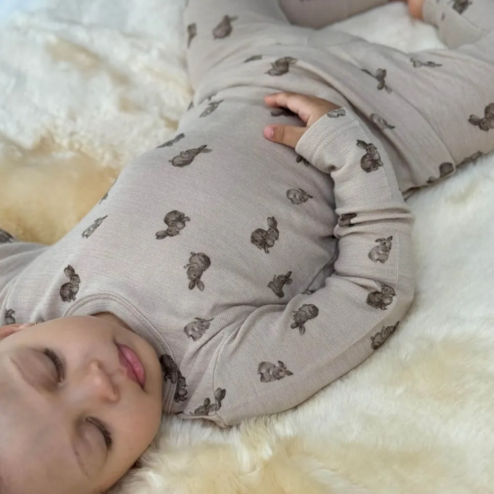 Helledussen Heldress Ull, Rabbit Hot