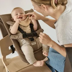 Leander Nyfødtsete Til Høystol, Mocca Hot