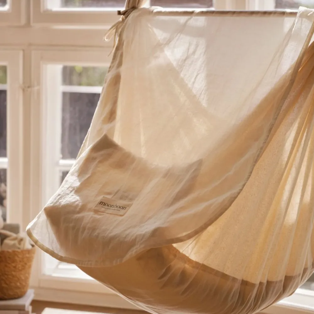 Moonboon hengevugge, Earth Hot