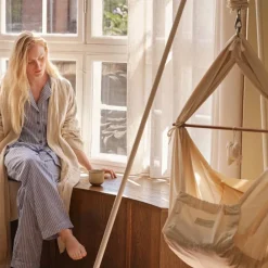 Moonboon hengevugge, Lunar Rock Outlet